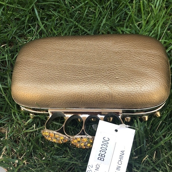 Skulls knuckles ring handles, rhinestone spikes studded clutch. - Picture 8 of 8